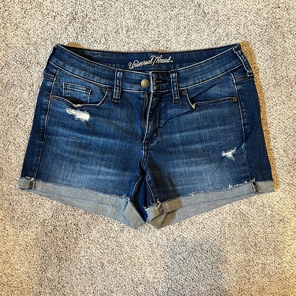 Universal Thread 3 inch jean shorts Sz 2/26